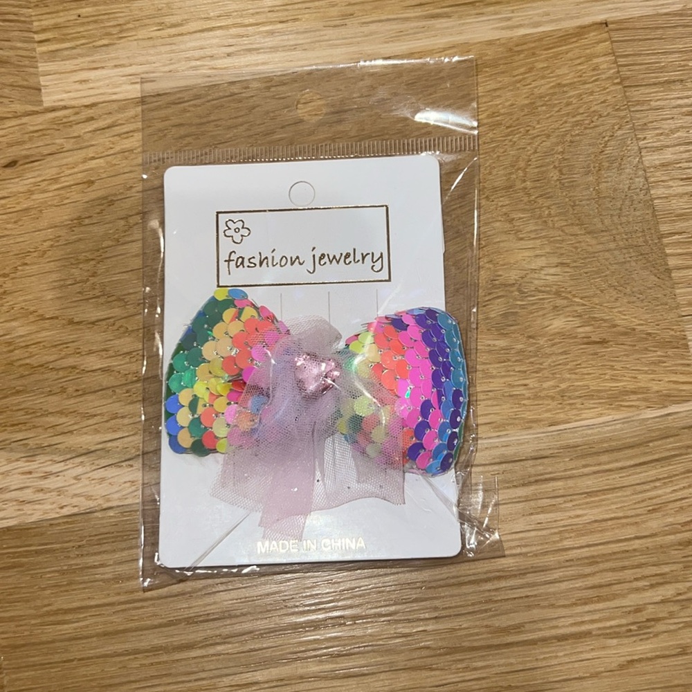 NWT rainbow sequined alligator clip hair bow with pink gem and mesh